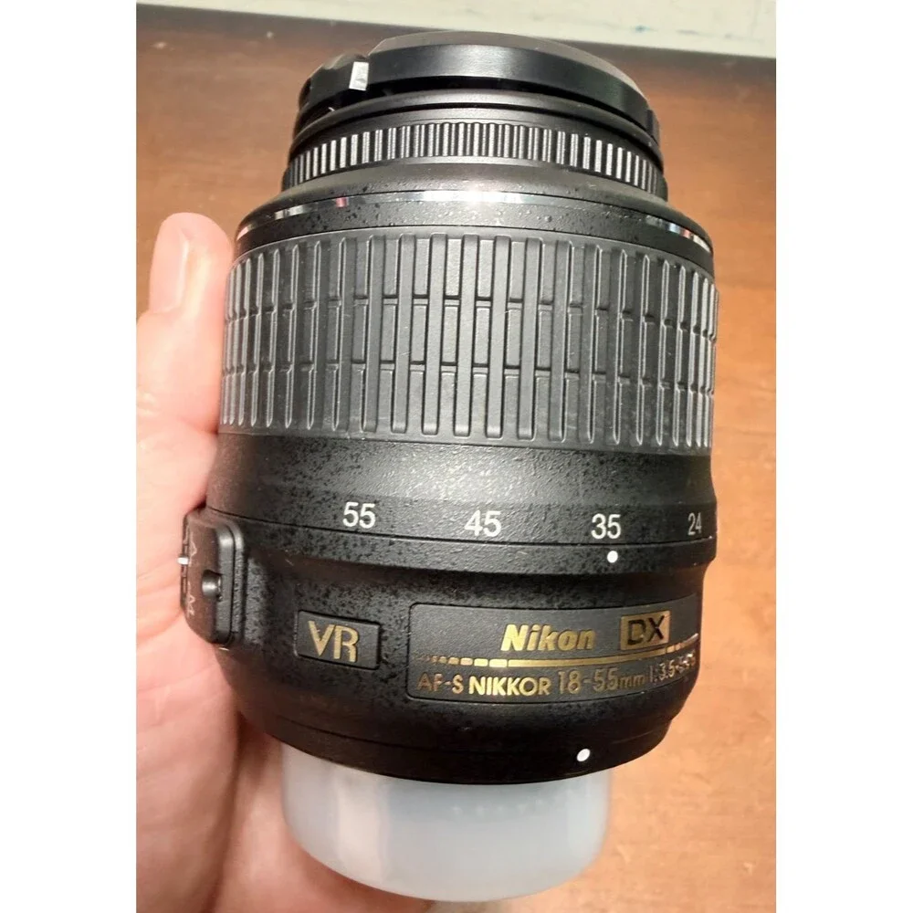 Nikon AF-S DX Nikkor 18-55mm f/3.5-5.6 dx vr Auto Lens